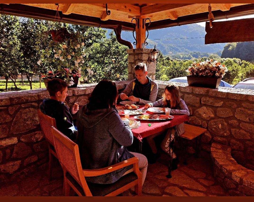 Holiday Bungalows & Food פלאב מראה חיצוני תמונה